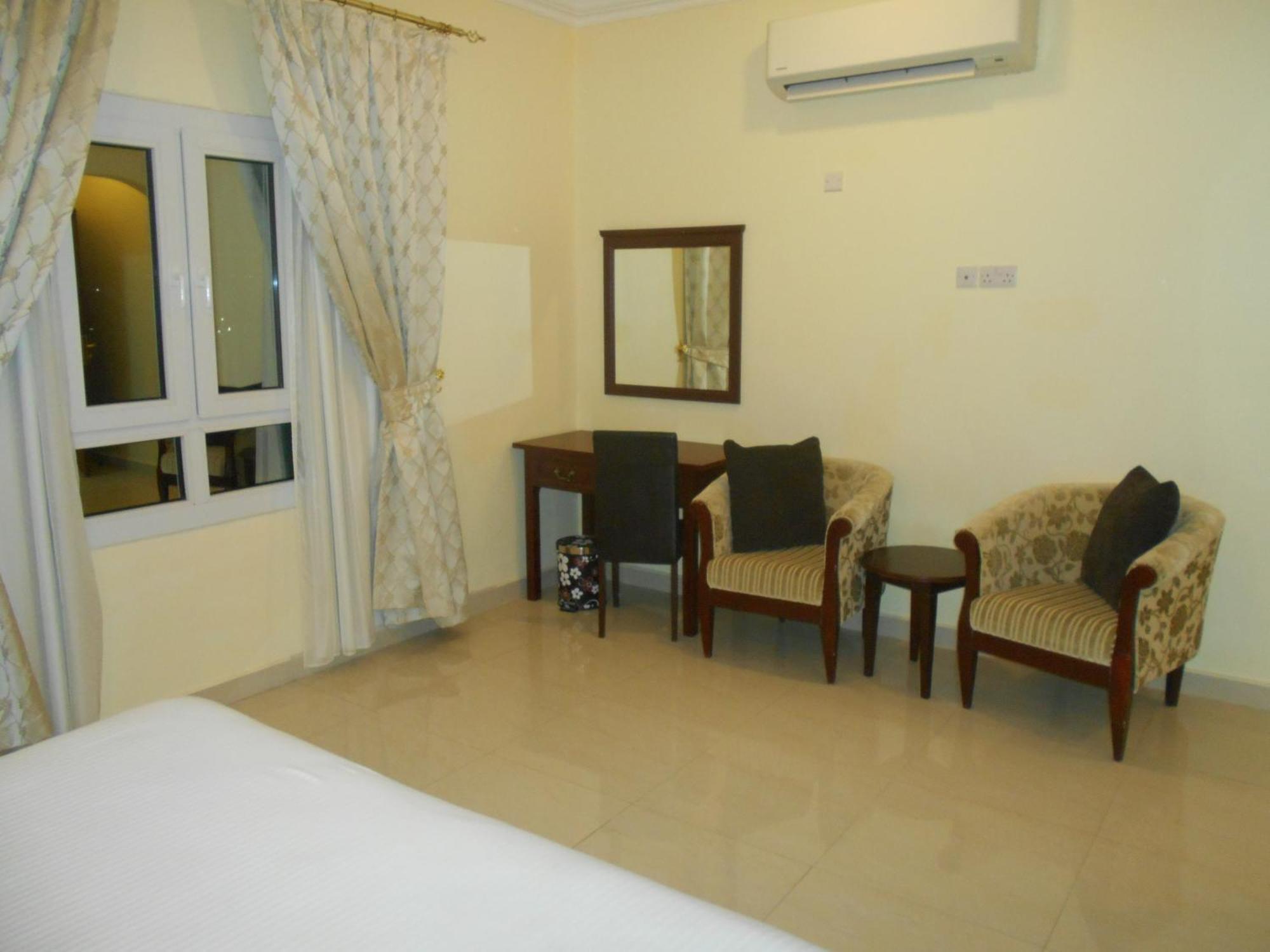 Nizwa Hotel Apartments Bagian luar foto