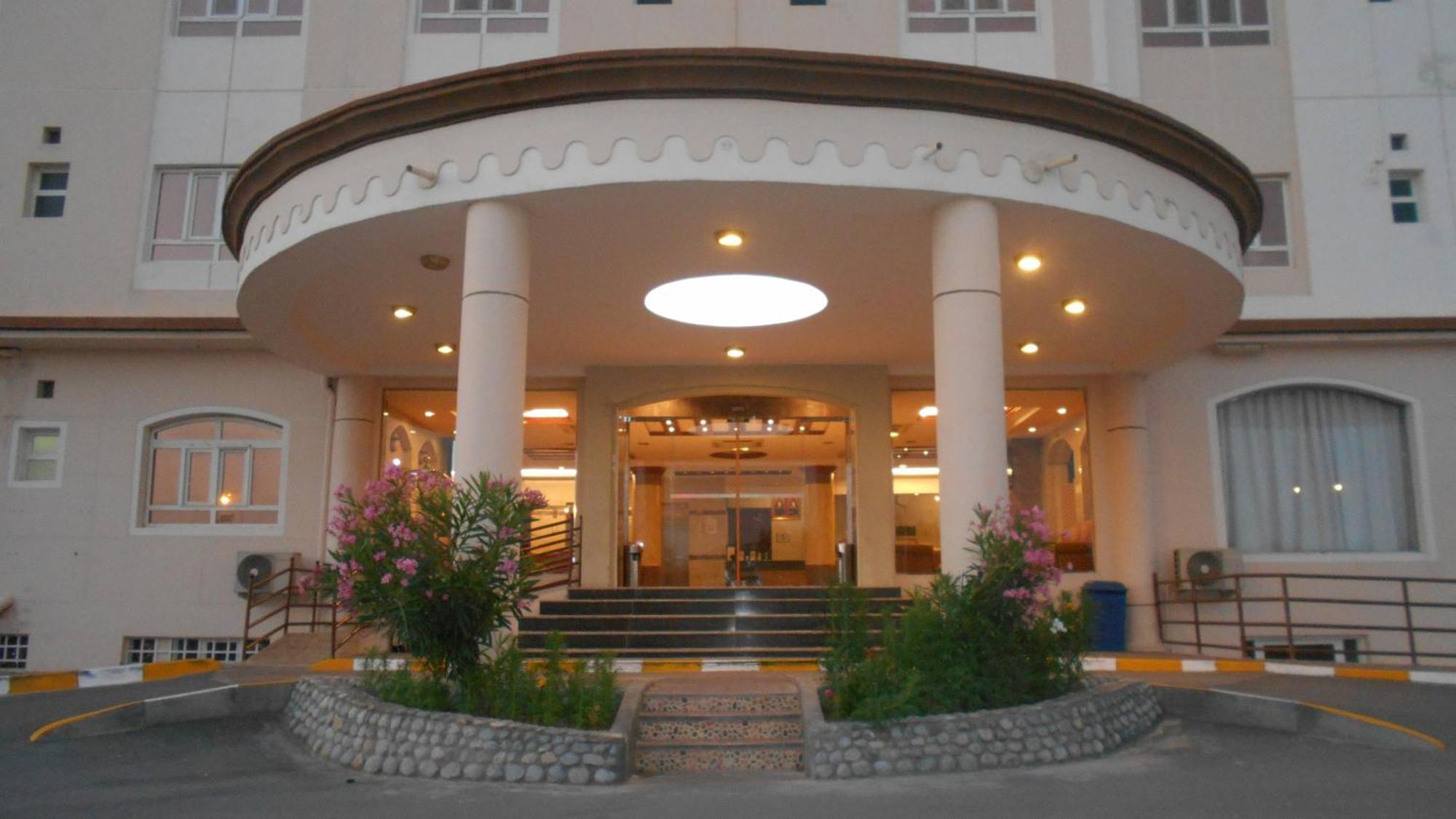 Nizwa Hotel Apartments Bagian luar foto