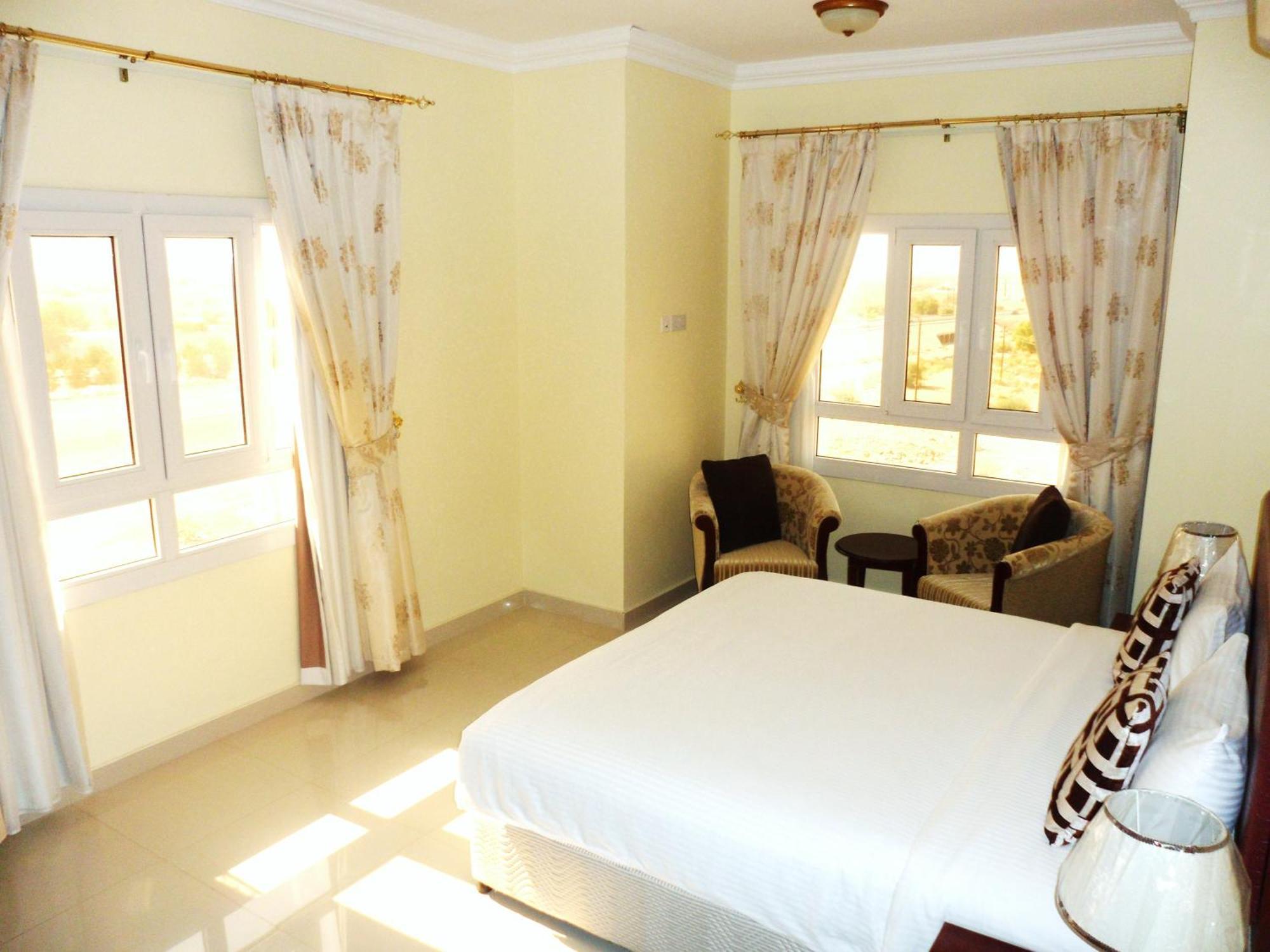 Nizwa Hotel Apartments Bagian luar foto